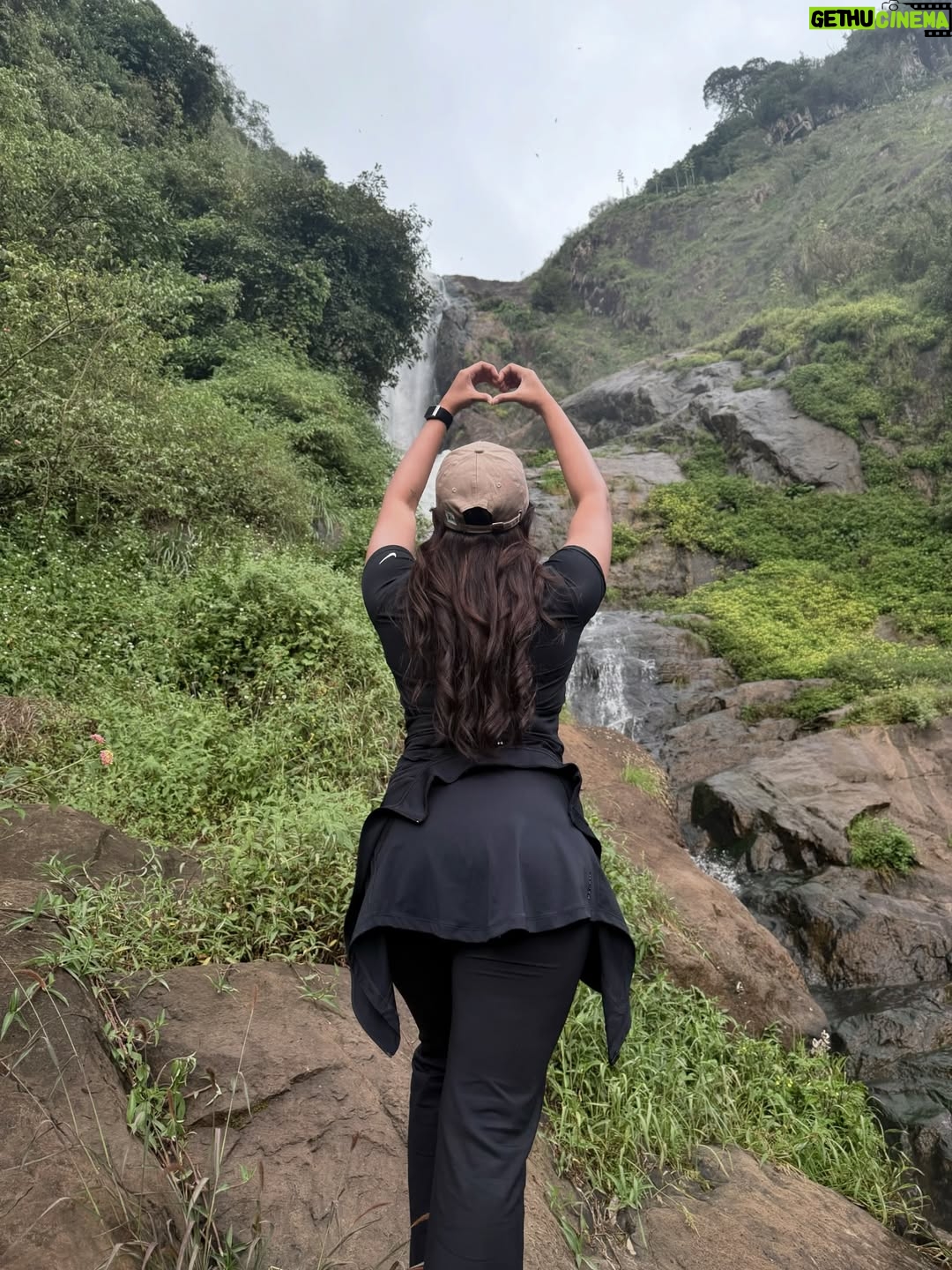 Dushara Vijayan - 62.9K Likes - நீ எனதருகினில் நீ இதை விட ஒரு கவிதையே கிடையாதே🤌🏼♥️