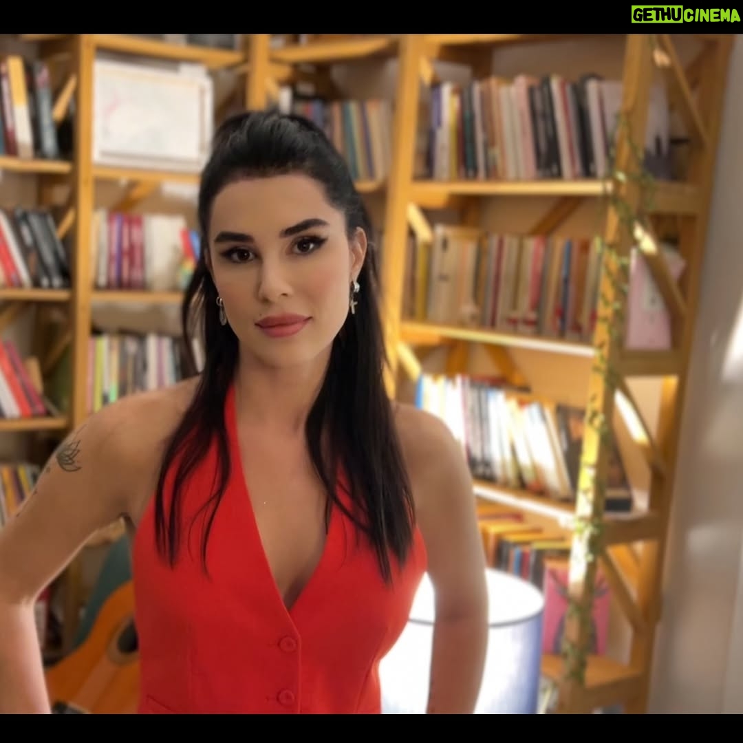 Duygu Şen - 16.1K Likes - Kırmızıya övgü tekrar bölüm:))
