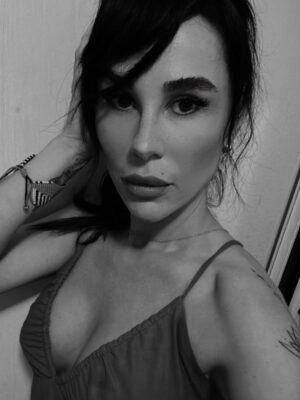 Duygu Şen Instagram - Naylon öfkelerden..