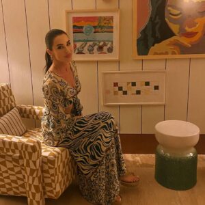 Duygu Şen Instagram - … Hülya Avşar ‘la Sevim Emre arası bi fluluk:)) çekenin gözüne sağlık:)))