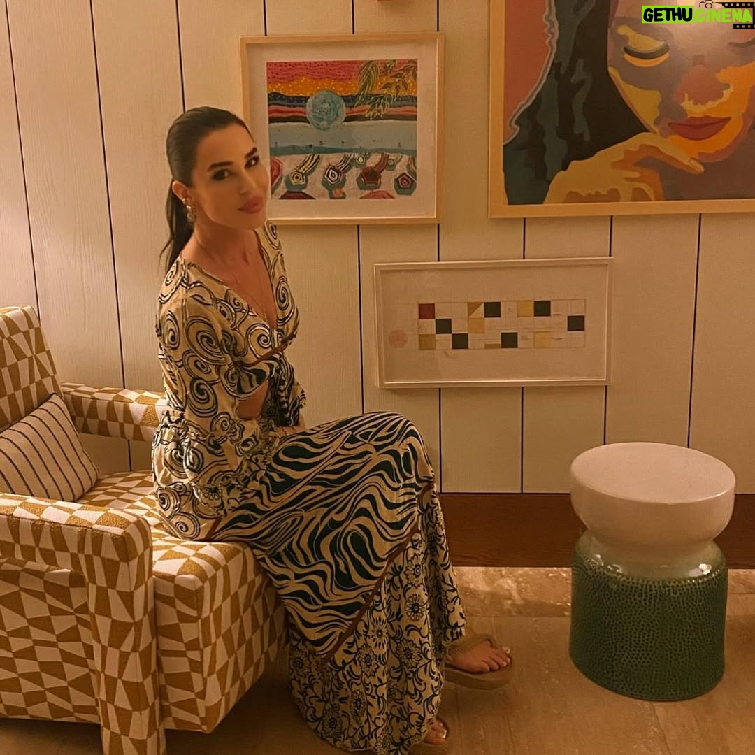 Duygu Şen - 7.7K Likes - … Hülya Avşar ‘la Sevim Emre arası bi fluluk:)) çekenin gözüne sağlık:)))