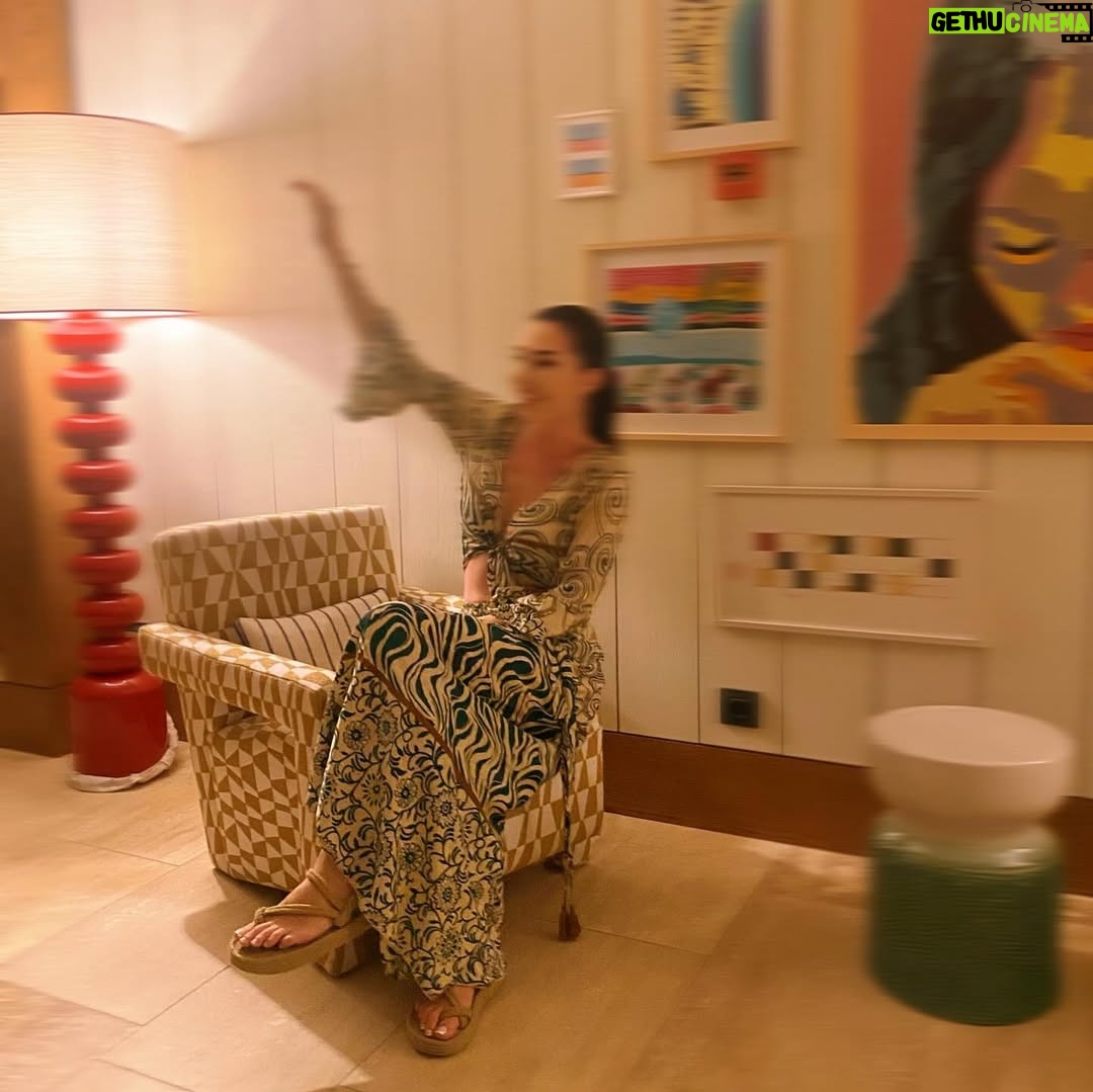 Duygu Şen - 7.7K Likes - … Hülya Avşar ‘la Sevim Emre arası bi fluluk:)) çekenin gözüne sağlık:)))
