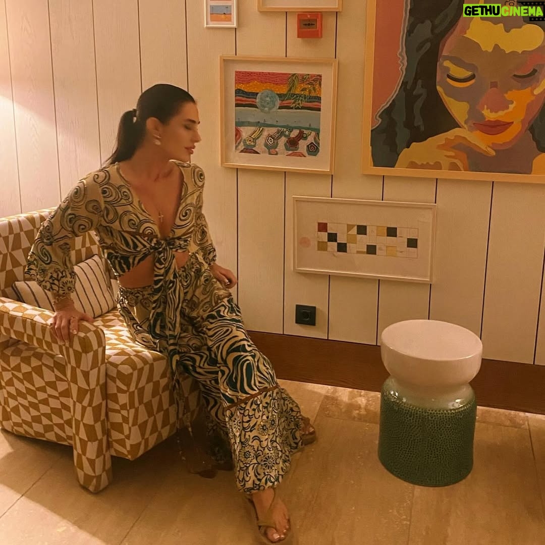 Duygu Şen - 7.7K Likes - … Hülya Avşar ‘la Sevim Emre arası bi fluluk:)) çekenin gözüne sağlık:)))