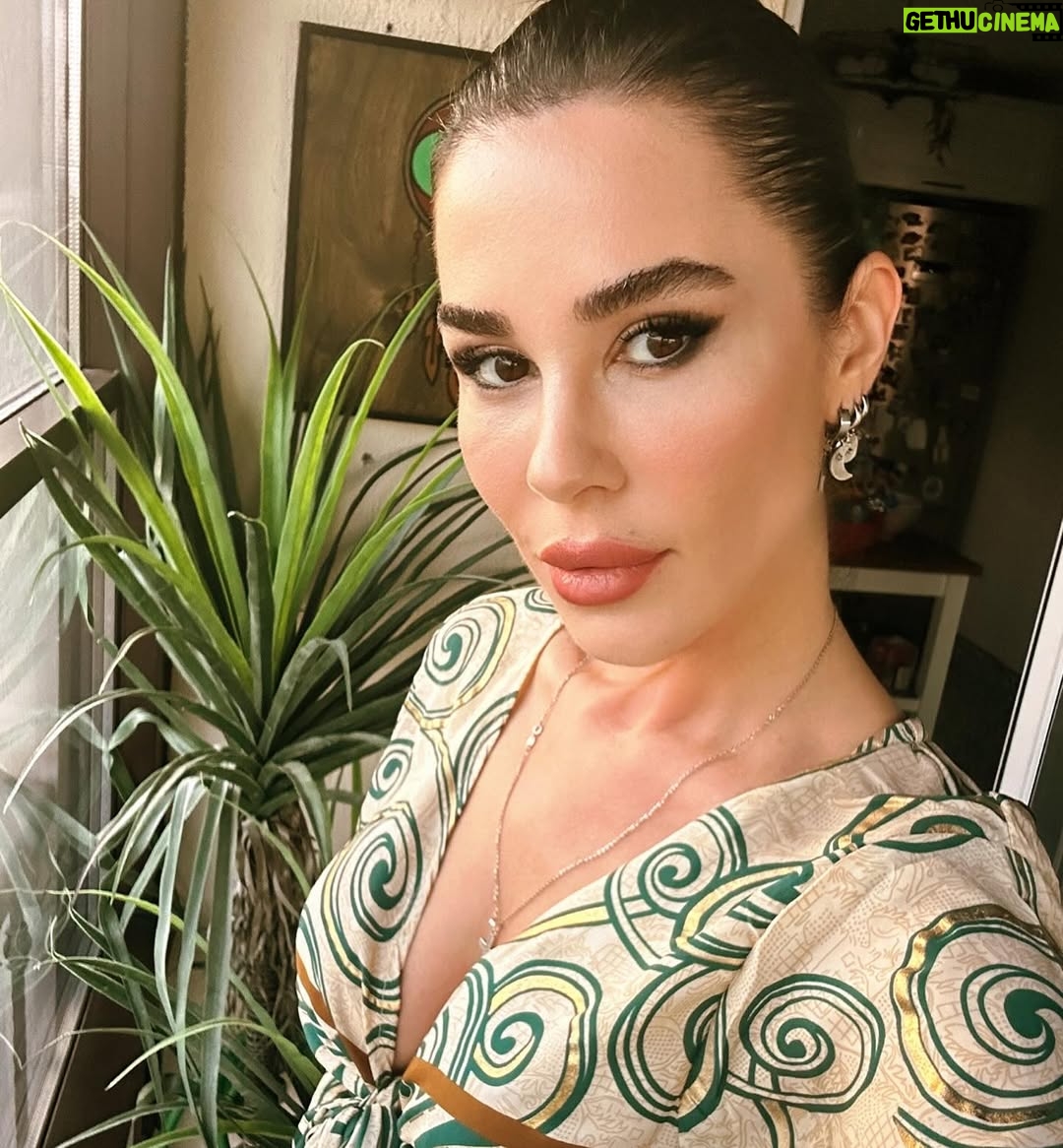 Duygu Şen - 9K Likes - Ekleyebilecek bi açıklamam yok 🤚🏽 ☺️