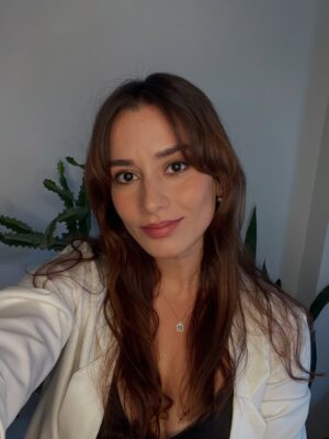 Ece Yaşar Instagram - Selftape cross check🪽🤞👀