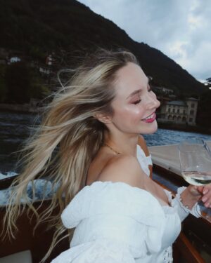 Ecenaz Üçer Instagram - Lake Como 🤍🕊️Magical🪄
#FashionLovesKIKO
#KIKOMilano
@KIKOMilano
@kikomilanoturkey 
#reklam