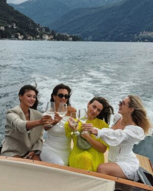 Ecenaz Üçer Instagram - Lake Como 🤍🕊️Magical🪄
#FashionLovesKIKO
#KIKOMilano
@KIKOMilano
@kikomilanoturkey 
#reklam