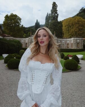 Ecenaz Üçer Instagram - Lake Como 🤍🕊️Magical🪄
#FashionLovesKIKO
#KIKOMilano
@KIKOMilano
@kikomilanoturkey 
#reklam