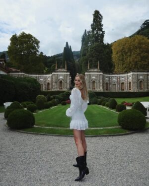 Ecenaz Üçer Instagram - Lake Como 🤍🕊️Magical🪄
#FashionLovesKIKO
#KIKOMilano
@KIKOMilano
@kikomilanoturkey 
#reklam