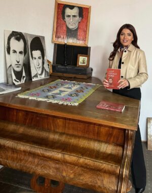Edona Llalloshi Instagram - Përkujtim në 80-të vjetorin e lindjes së Jusuf Gërvallës. Përsonalitet shumë dimensional i kohës moderne.
I shquar në muzikë, në shkrime dhe aktivitete politike.
I pakrahasueshëm!