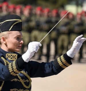 Edona Llalloshi Instagram - Në Prekazin Historik
Familja Jashari janë simbol i heroizmit, sakrificës dhe guximit të pamposhtur në rrugën për lirinë e Kosovës. Jasharajt u shnëdrruan në fanar i cili ndriçon rrugën tonë përgjithmonë.
Familja Jashari, dëshmorët dhe martirët e kombit do të mbeten përjetë në zemrat tona!
🇦🇱🇽🇰