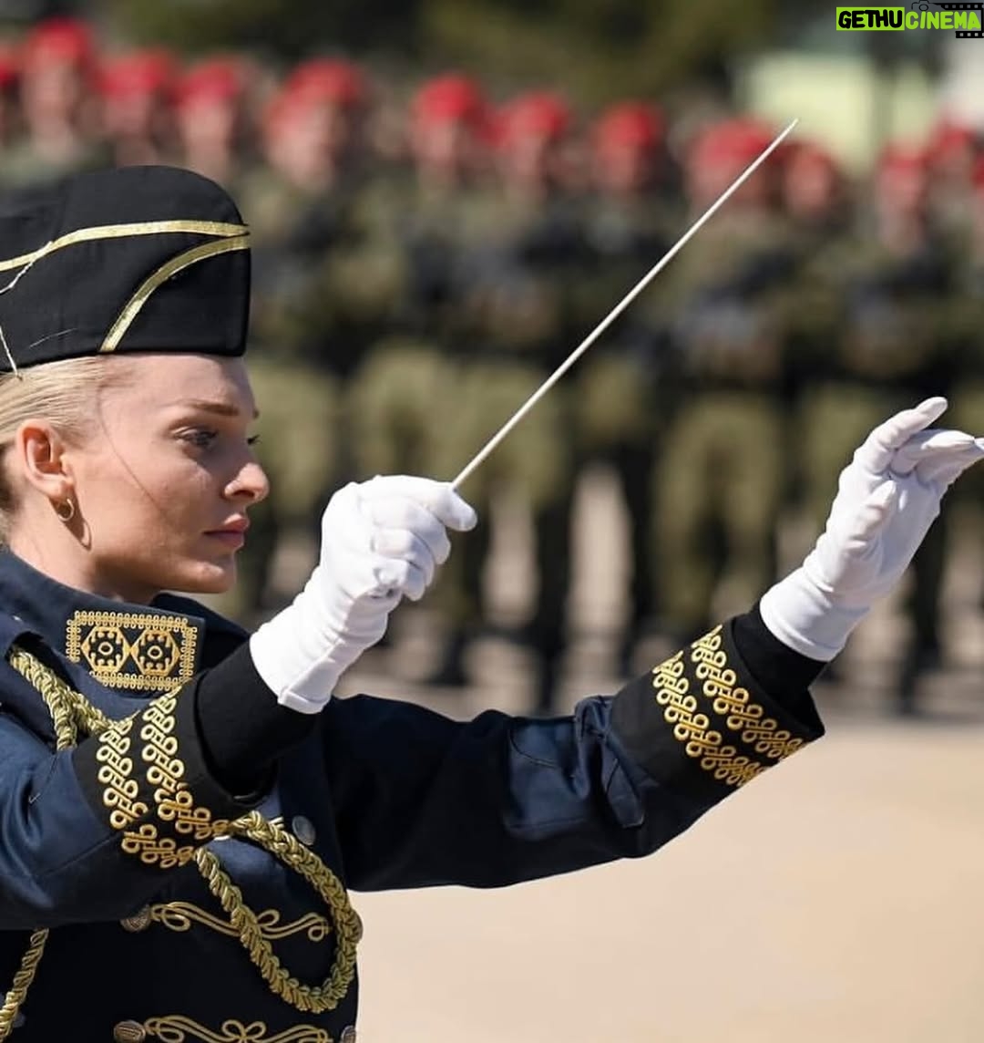 Edona Llalloshi - 3 Likes - Në Prekazin Historik
Familja Jashari janë simbol i heroizmit, sakrificës dhe guximit të pamposhtur në rrugën për lirinë e Kosovës. Jasharajt u shnëdrruan në fanar i cili ndriçon rrugën tonë përgjithmonë. 

Familja Jashari, dëshmorët dhe martirët e kombit do të mbeten përjetë në zemrat tona!
🇦🇱🇽🇰