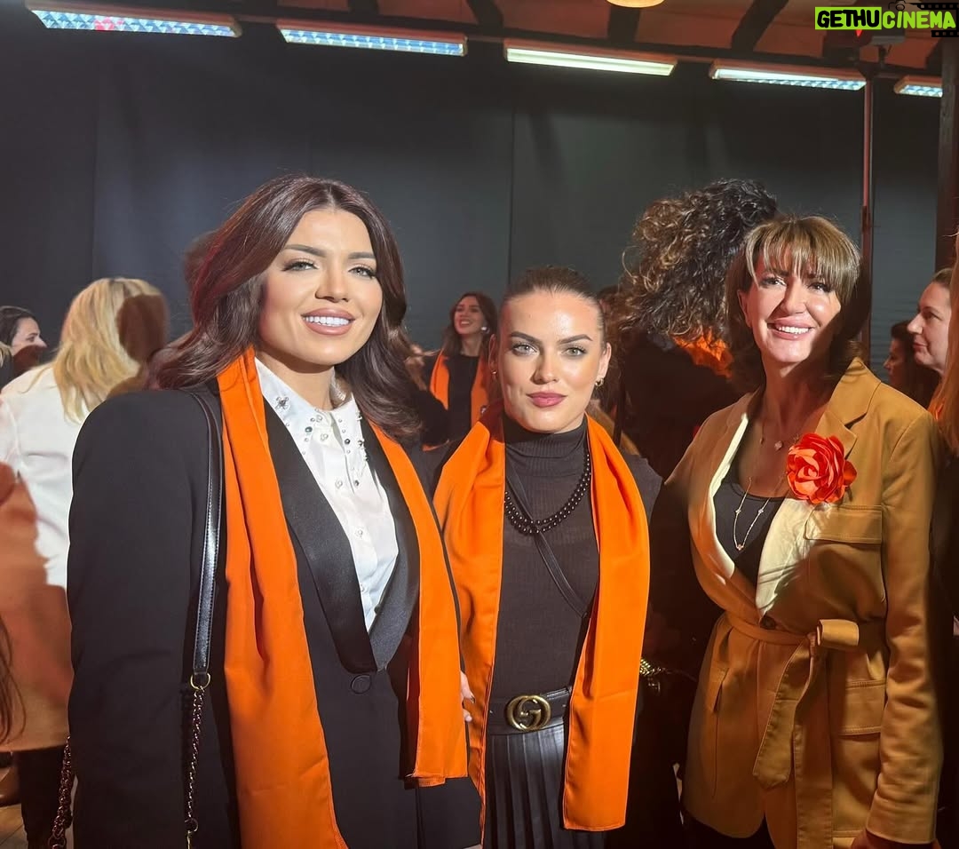 Edona Llalloshi - 1.4K Likes - Sonte bashke me @edonallalloshi, Ministren e Drejtesise @albulenaahaxhiu dhe Presidenten @atifetejahjaga ne hapjen zyrtare te fushates 16 ditet e aktivizmit kunder dhunes ne baza gjinore! Sot dhe cdo dite tjeter !