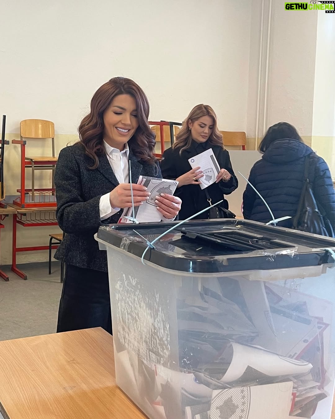 Edona Llalloshi - 8K Likes - Votoni. 
Dilni dhe merrni pjesë në këtë proces historik. Çdo votë ka rëndësinë e saj. 

#BëjZgjedhjenTënde
