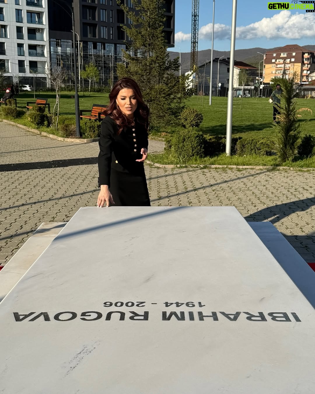 Edona Llalloshi - 3 Likes - Deputete e Kuvendit të Republikës së Kosovës

Me përulje të thellë dhe përkushtim shpirtëror e moral ndaj së mirës së përbashkët, do ta kryej detyrën time si deputete në Kuvendin e Republikës së Kosovës. Kjo është një detyrë ndaj popullit, ndaj sakrificës dhe ndaj aspiratës për një të ardhme më të drejtë e më të ndritur.

Kosova dhe populli shqiptar, me vendosmëri të pathyeshme, kanë kërkuar dhe mbrojtur lirinë dhe të drejtën për shtet. Sot, çdo hap që hedhim është fryt i atij rrugëtimi dhe i atyre sakrificave. 

Mirënjohje e thellë ndaj secilit/ës që ka dhënë kontribut në këtë rrugë të lavdishme.