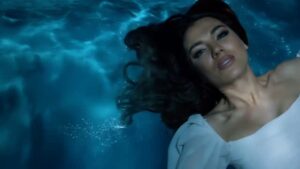 Edona Llalloshi Instagram - “ Bota Jem”
Kënga dhe videoklipi im me e ri 🔥
Music : Avni Qahili @avni_qahili
Lyrics : Avni Qahili
MixMaster by: Ebrar Mazhar @ebrarmazhar
Video: EMF creative @emfcreative
VFX, Edit & Final touch: Milot Llalloshi
Concept by: Milot Llalloshi @milotllalloshi
Lighting & Props : Fatos Sogojeva
Assistant Artisan : Lindor Qoçaj & Lenti Osmanollaj @lindorqoqaj_ @lenti0
Styling: @kimete.mustafa
Make up & Hair: @glamfjolla
Publisher: Premier Songs AG @premiersongs