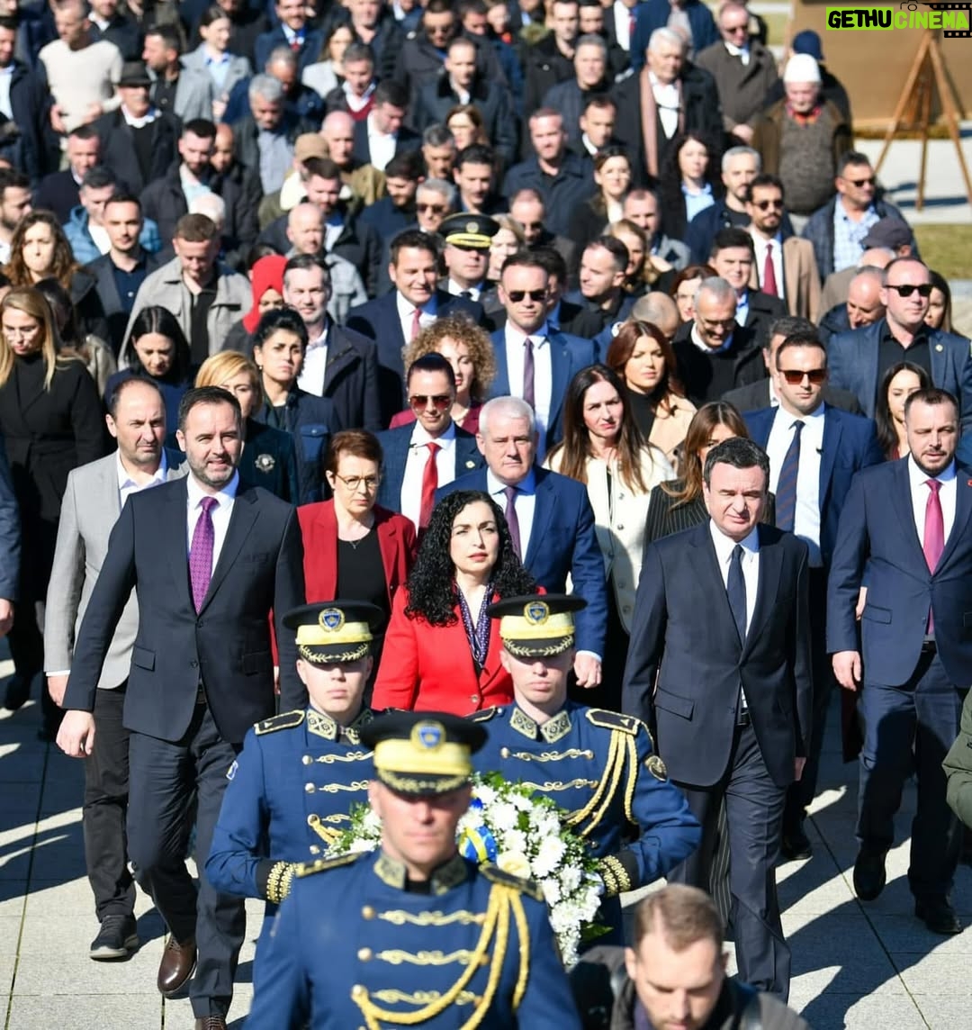 Edona Llalloshi - 3 Likes - Në Prekazin Historik
Familja Jashari janë simbol i heroizmit, sakrificës dhe guximit të pamposhtur në rrugën për lirinë e Kosovës. Jasharajt u shnëdrruan në fanar i cili ndriçon rrugën tonë përgjithmonë. 

Familja Jashari, dëshmorët dhe martirët e kombit do të mbeten përjetë në zemrat tona!
🇦🇱🇽🇰