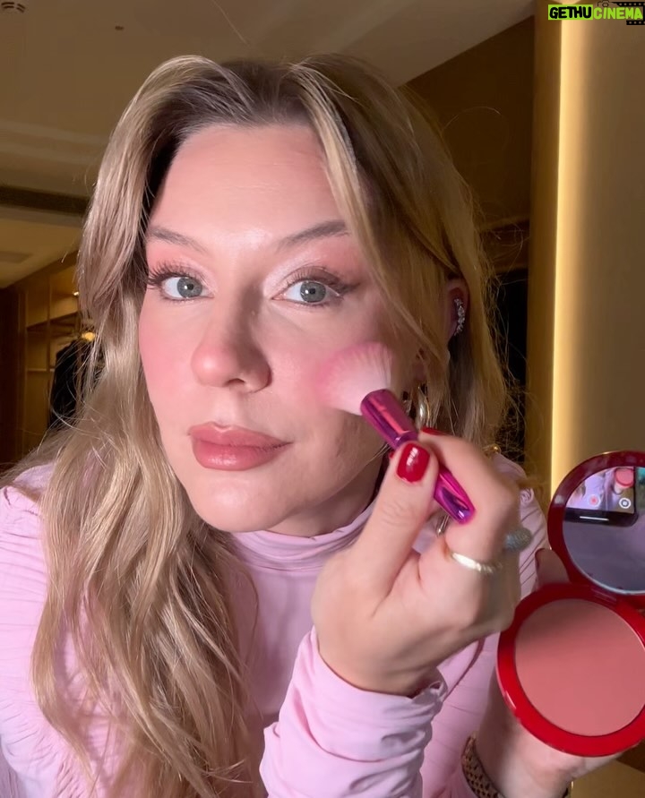 Ege Kökenli - 94.2K Likes - La vie en 🌹 but extra pink!
#reklam
