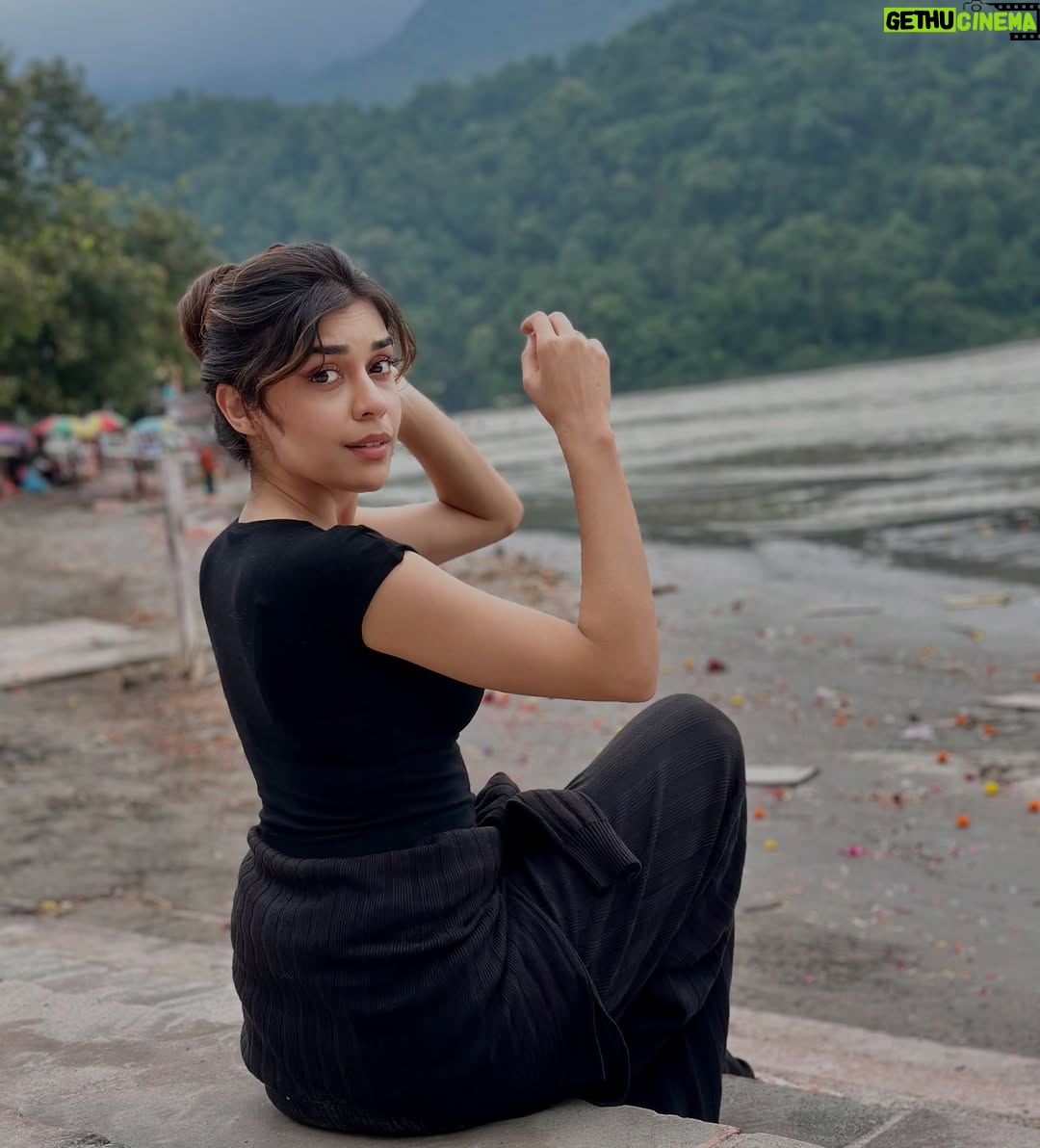 Eisha Singh - 283.7K Likes - मानो तो मैं गंगा माँ हूँ, न मानो तो बहता पानी...

हर हर गंगे......
🤍

#EishaSingh
