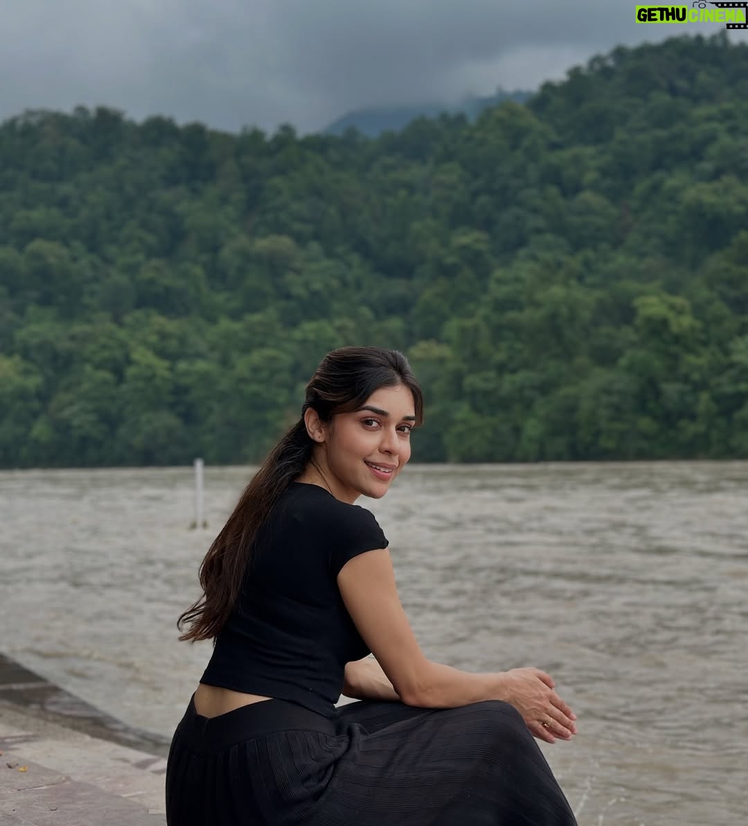 Eisha Singh - 283.7K Likes - मानो तो मैं गंगा माँ हूँ, न मानो तो बहता पानी...

हर हर गंगे......
🤍

#EishaSingh