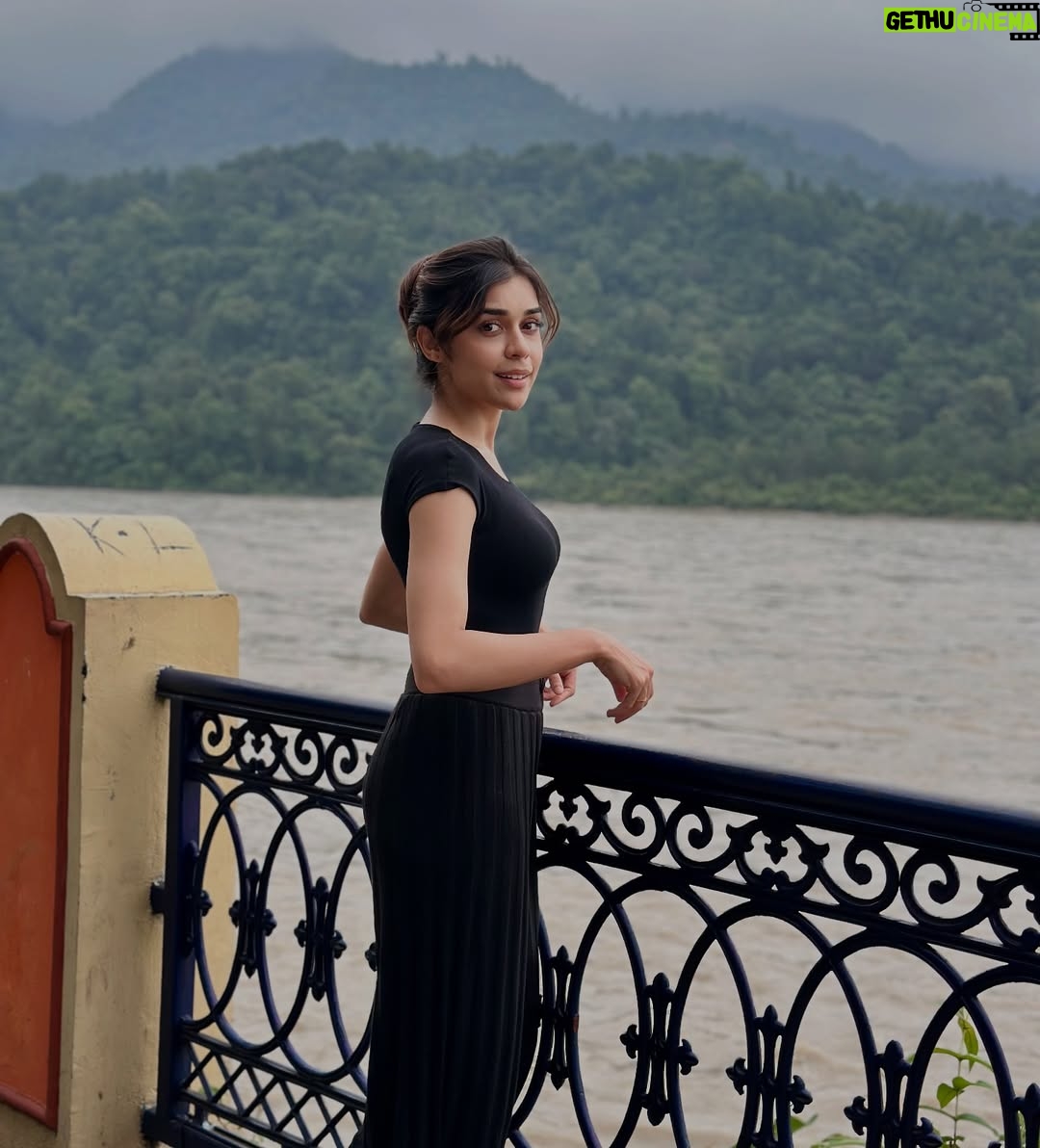 Eisha Singh - 283.7K Likes - मानो तो मैं गंगा माँ हूँ, न मानो तो बहता पानी...

हर हर गंगे......
🤍

#EishaSingh