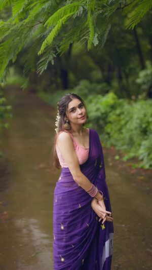Eisha Singh Instagram - परदेसिया मिला है तू जबसे...❤️
.
.
.
Shot n edit- @ay.ush.kumar @fulltimecinepros 
Saree- @thariibyshrutika 

#EishaSingh #EishasTribe #Pardesiya