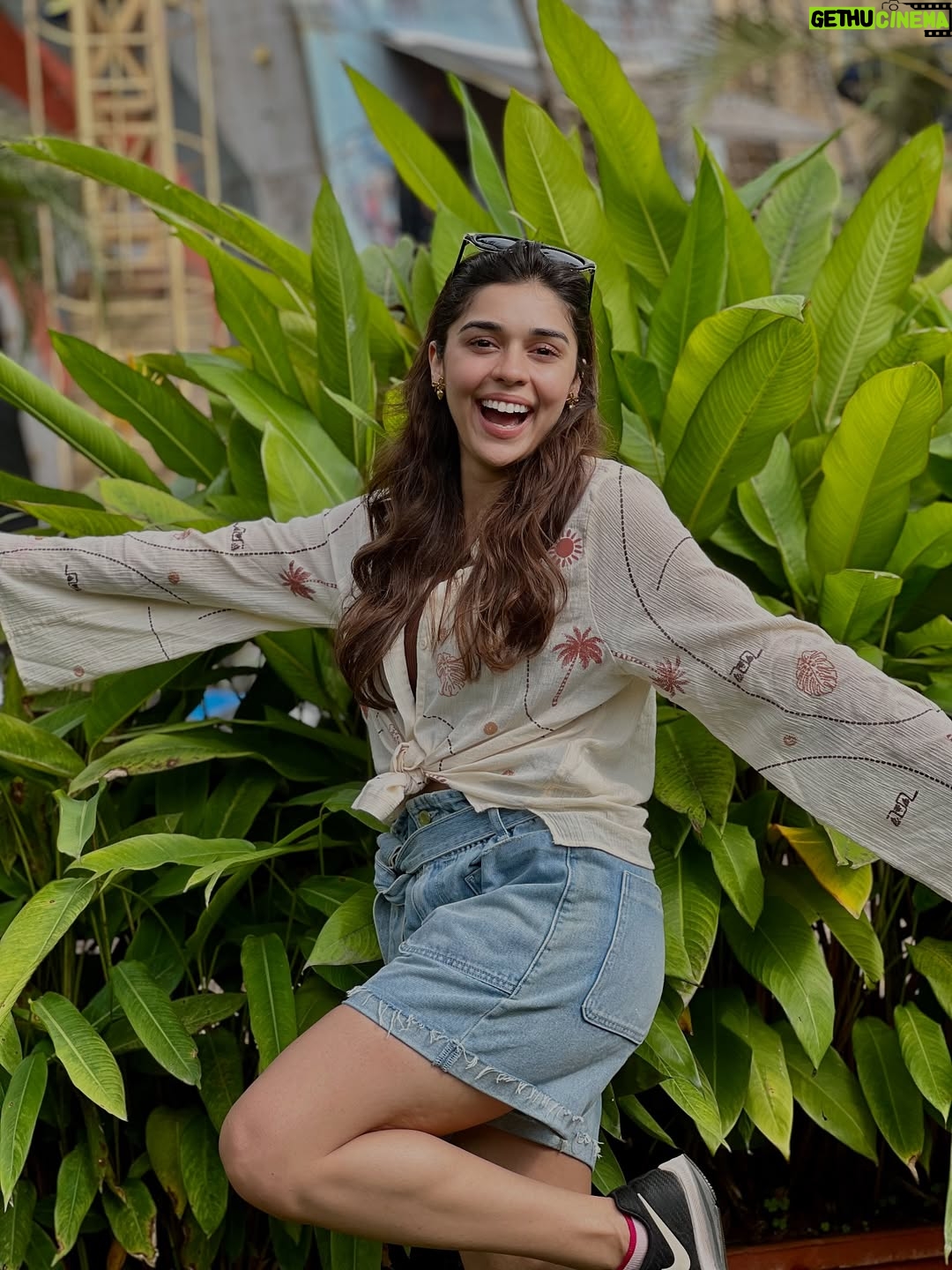 Eisha Singh - 214.8K Likes - We had an absolute blast @dellaresortsandadventure — luxury living, breathtaking views, monsoon magic, the thrill of adventure, and dining 150 ft above ground at the Sky Garden. Truly a getaway to remember ✨❤️ 

#AvinashMishra #EishaSingh