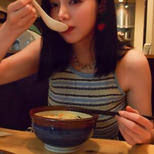 Elaiza Ikeda Instagram - 母と散歩
