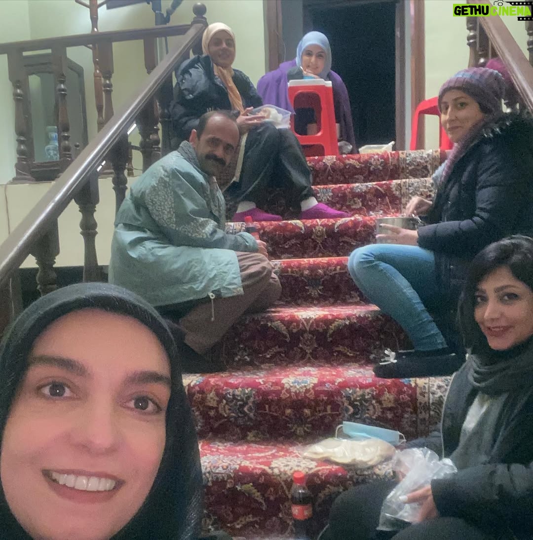 Elika Abdolrazzaghi - 29K Likes - سرده،کرونا بیداد میکنه،شرایط افتضاحه ولی ناامیدی ممنوعه

ماسکها برای عکس و خوردن غذا برداشته شده #برف_بی_صدا_می_بارد #الیکاعبدالرزاقی #ناامیدی_ممنوع #سریال #مریم_شیرازی #مهسا_طهماسبی #art #هنر