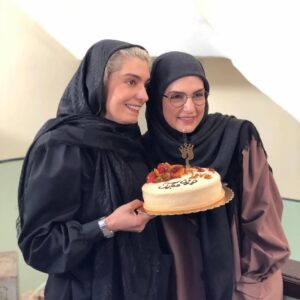 Elika Abdolrazzaghi Instagram - تولدت مبارک مریم شیرازی جون 🎂🎂🎂🎂🎂😍😍😍😍🍥🍥🍥
سر ضبط سریال جدید در کنار گروه ماه و دوست داشتنی#maryamshirazi #elikaabdolrazaghi #مریم_شیرازی #الیکاعبدالرزاقی #art #هنر