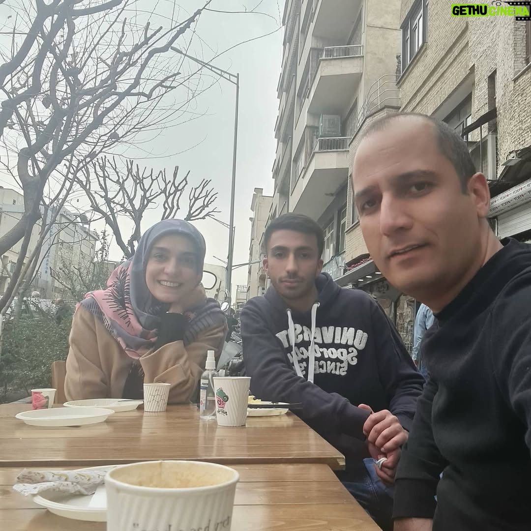 Elika Abdolrazzaghi - 22.3K Likes - یکی از بهترین تیم های برنامه ریزی که تا بحال دیدم .دمتون گرم بچه ها که تو این روزهای سخت ،جوری رفتار میکنین که آدم یادش میره مشکلات و سختی های روزگارو 🌹🌹🌹🌹🌹🌹🌹🌹
ماسک ها برای عکس برداشته شده #الیکا_عبدالرزاقی #هنر#برف_بی_صدا_می_بارد #art