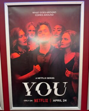 Elizabeth Lail Instagram - “To everyone out there chasing their dreams, don’t give up! And in the meantime, Mac n’ Cheese” Lovely to celebrate all the wonderful creators, cast, and crew who have made this show a giant. Happy Season 5 @younetflix