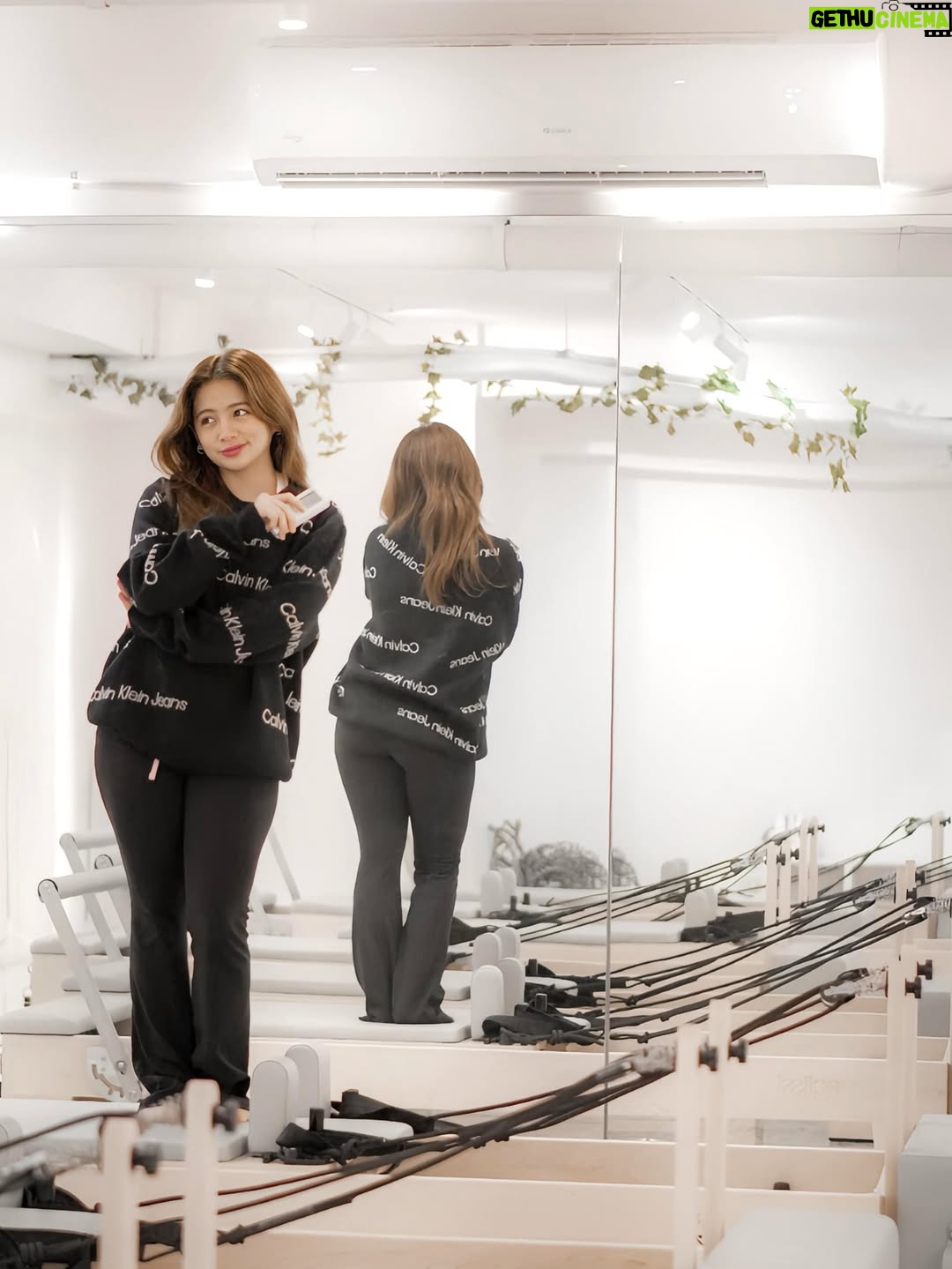 Ella Cruz - 5.8K Likes - Keeping the studio calm and cozy with GREE❄️, even when the flow gets fiery 🔥