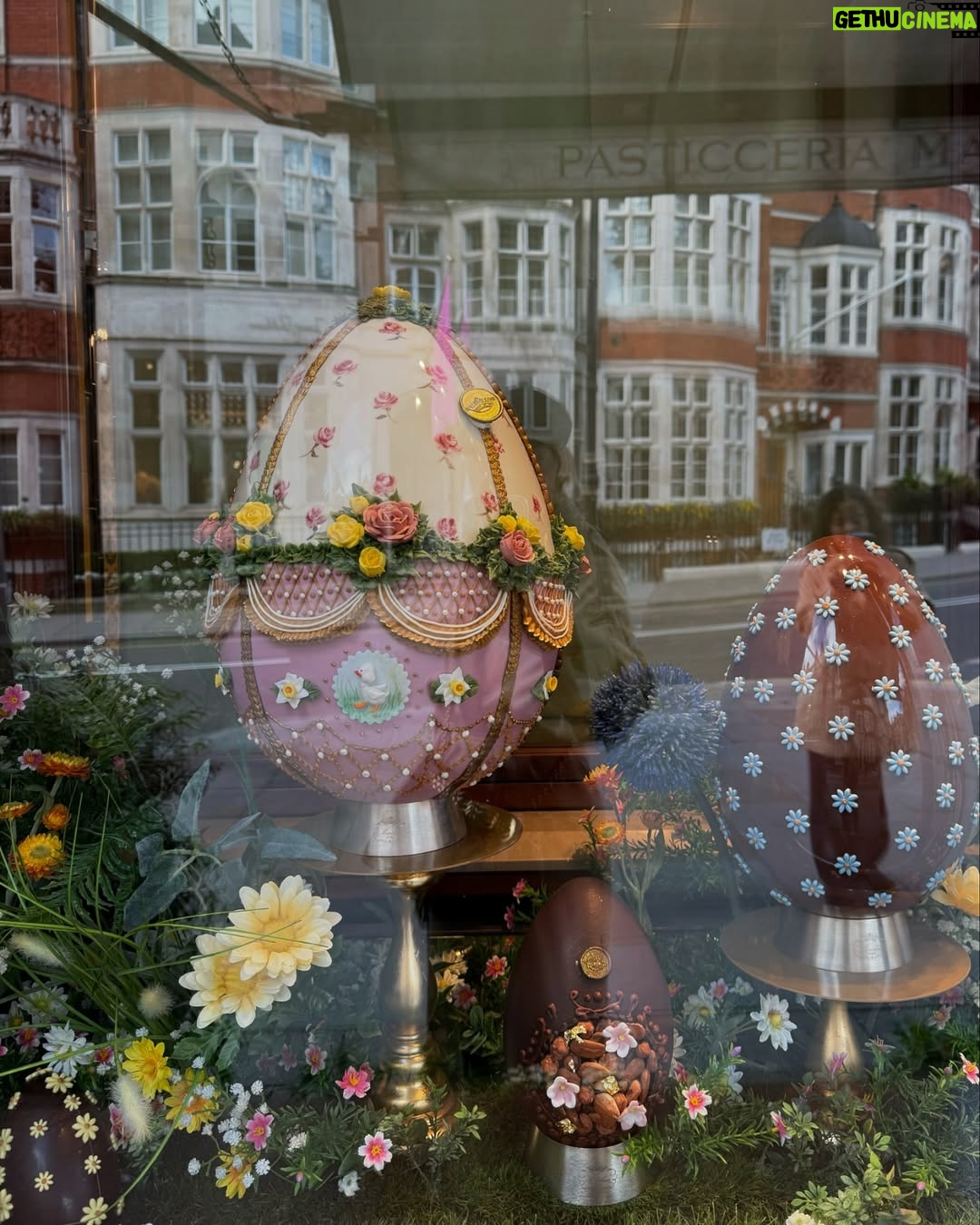 Ellen Pompeo - 1 Million Likes - she posts one pic of coffee but drank 50 of them🤣