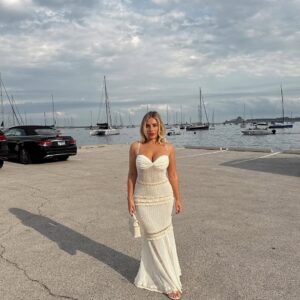 Ellie Brown Instagram - My most confident YES 🤍