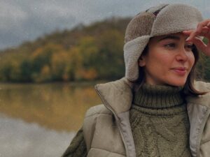 Elnaz Habibi Instagram - نگار
تو نماد زنی عاشق و قوی و شجاع هستی و میمونی برای من...
و 
تمام.