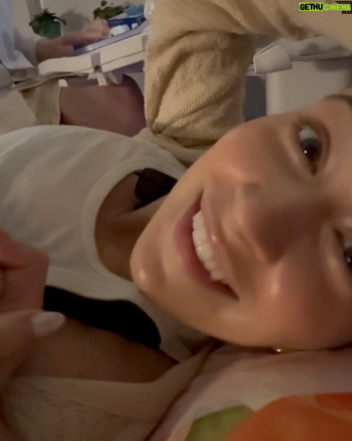 Elsie Hewitt - 144.5K Likes - welp now everyone knows we had sex