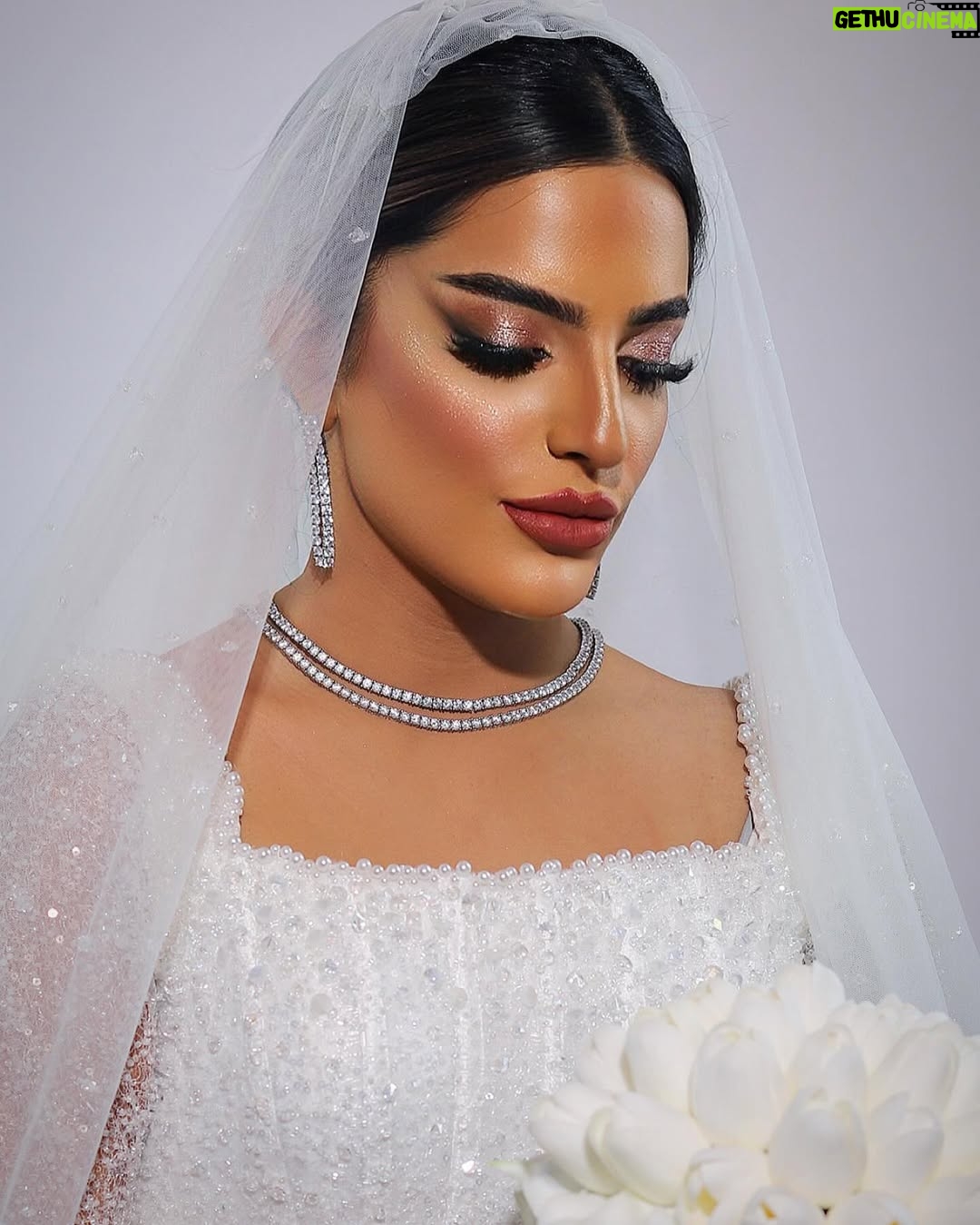 Eman Faisal - 7.9K Likes - #مسلسل_بعد_غيابك_عني 

كل الشكر لماشا ستور على هذا الفستان الرائع 
@mashaa_evenings 
.
Makup artist @esraa.makeupartistt 
.
Stylist @dr.desho
.
@dream.picturesss