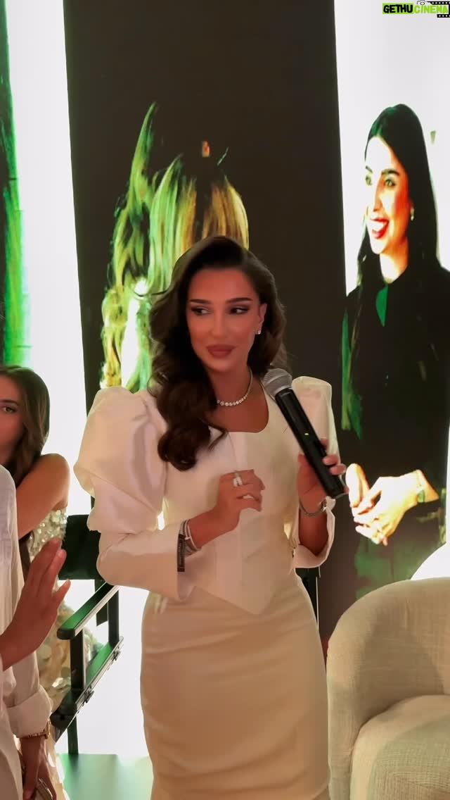 Eman Faisal - 3.9K Likes - اليوم كانت زيارتنا حق اڤنت كلارا بالسعودية 🇸🇦
وايد استمتعت معاهم في انطلاقه الجهاز اليديد حلو كاستخدام يومي مايسببلكم حراره تحرق الشعر وامن للكبار والصغار بالاستخدام ويوزع الحراره صح على شعرج انصحكم تجربون الجهاز اليديد لايطوفكم مميزاته تينن
