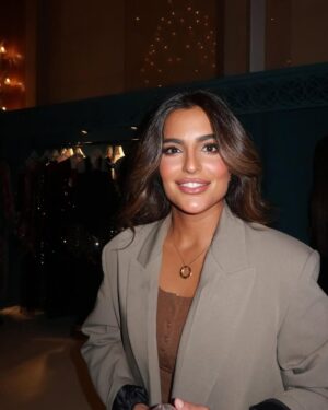 Eman Faisal Instagram - مكياج و شعر صالون رندا حجاج
المكياج : غدير العنزي