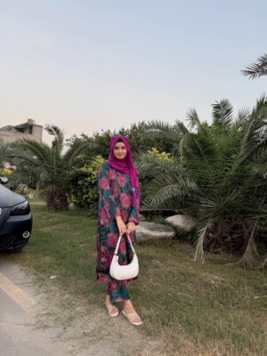 Eman Shehzadi Instagram - 🙂❤️‍🩹 

.
.
.
#eman #emanshehzadi #insta #instapost #hijabigirl