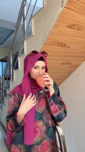 Eman Shehzadi Instagram - 🫣😅♥️ 

.
.
.
#eman #emanshehzadi #insta #instareel #hijabigirl