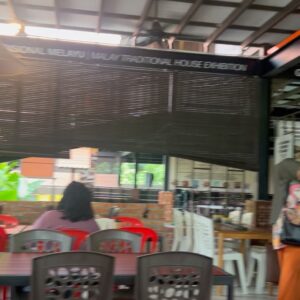 Emelda Rosemila Instagram - Part 1.
Persinggahan yg penuh emosi.

Karai. Nama sebuah tempat yg tersemat indah dlm ingatan mel sejak kecil. Salah satu tempat yg ada dlm bucket list yg mel nak re-visit. Tempat tinggal atuk & nenek saudara yg menjadi tempat favorite mel masa kecik2 sbb ada sungai. Tahun 80an. Mel masih sekolah rendah. Bila ayah-ngah ( abg mama mel ) balik ipoh dari KL, Karai menjadi destinasi wajib. Dia akan ajak opah mel and angkut mel sekali klu cuti sekolah. Mmg suka sgt dpt pergi rumah tokcik, sbb boleh mandi sungai berejam2 smpai kena marah baru naik, jari smpai kecut2. Tapi, perjalanan menuju ke Karai tu mel tak suka, belum ada highway so kena guna jalan lama sungai siput, kdg klu bertolak malam, gelap ya amat, dikelilingi hutan & hanya bercahayakan bulan & bintang.

Dah smpai Karai pun, kena park kereta kat atas bukit, lepas tu kena jalan kaki turun bukit sbb takde laluan kereta. Jalan denai kecik jer, kiri kanan sawah padi dalam hutan banat gelap gelita. Kena menyelusuri jalan2 kecik utk sampai ke rumah tokcik yg terpencil dlm hutan. Kiri kanan tak ada rmh org. Rmh semua jauh2. 10 minit jugakla nak jalan. Mel mesti tutup mata peluk opah ketat2. Mel masih ingat perjalanan dan pengalaman itu dgn jelas, sbb ia memerlukan kekuatan mental yg tinggi utk smpai ke rumah tokcik utk budak 9 - 10 tahun. Menakutkan.😅

Rmh tokcik takde letrik. Takde tv. Klu mlm pasang lampu minyak tanah. Sebak bila membayangkan wajah2 kesayangan duduk melingkar, berbual sambil menikmati kopi kampung pekat. Gelak tawa mereka menjadi muzik indah dalam malam yg sunyi, hanya bertemankan lampu minyak tanah borak sampai lewat malam. Mel akan baring diriba opah sambil dengar org dewasa berborak. Gelak ketawa dorang masih segar dlm ingatan. Serba tak cukup, tapi sgt2 bahagia.🥹

Bila siang, dari pagi dah paksa opah & atuk bwk mandi sungai. Terpaksala dorg melayan. Klu mandi dgn atuk best sbb dia kelakar selalu entertain dgn lawak2 dia. Dia pandai tangkap udang2 kecik lepas tu terus makan. Fresh katanya😅. 

Sambung part 2.