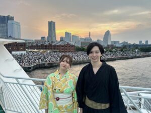 Emi Ōmatsu Instagram - わたくしごとですが
このたび、結婚することになりました！
お相手はあだちくんです。
これから夫婦として歩んでいくことを
決めました。

まだ籍は入れていないのですが、
いつも応援してくださっている皆さまに、
できるだけ早くご報告をさせていただきたい…！
と思い、入籍前の少しフライング報告です。

YouTubeが大好きで
YouTubeが仕事になり
YouTubeにプライベートを語り
YouTube（彼氏オーディション）で
彼氏がてきて、その彼氏が夫になると思うと
我ながらどこまでもYouTubeが大好きで
YouTubeと共に生きているなぁ…
としみじみ思います。

どんな時も絶対に味方でいてくれて、
優しさと信念と独自の感性を持つ
頼もしい彼です。彼と過ごしていると
毎日が楽しくて仕方ないです。
残りの人生をずっと一緒に歩みたい！
と迷いなく思えるそんな人と出会えたことを
とても誇らしく嬉しく思います。
（ヒカルさんありがとう！）

これからも変わらず、
温かく見守っていただけたら嬉しいです
今後ともどうぞよろしくお願いします！
（思い出の写真たち載せておきます）