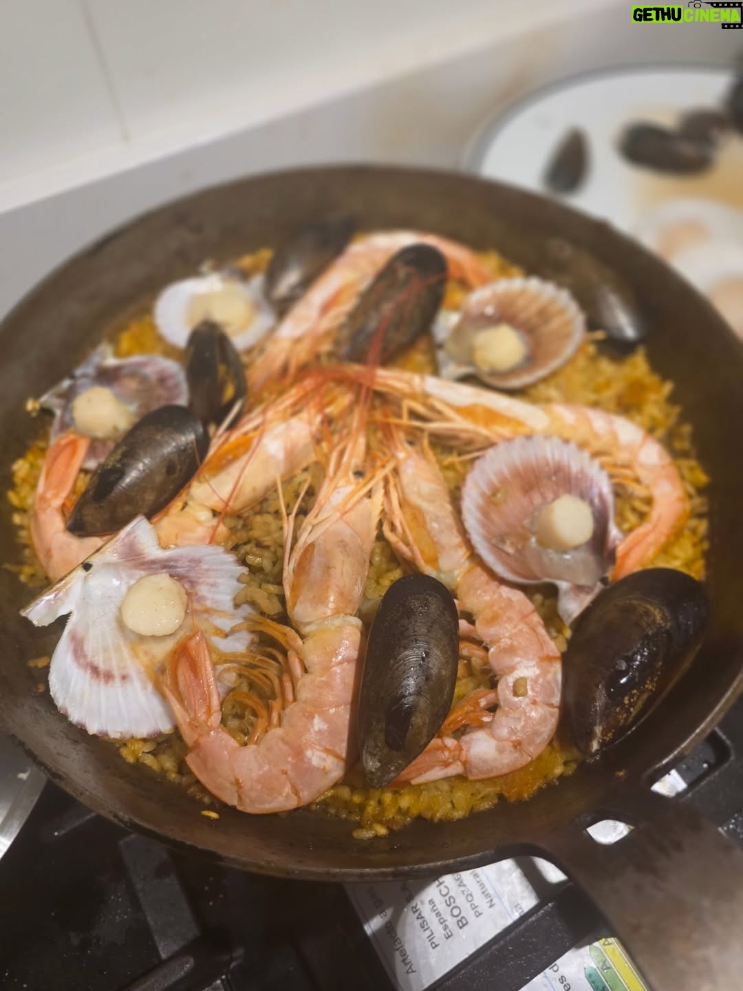 Emilia Attías - 134K Likes - Y si...parece que ya arrancamos! 💫❤️🙌

@masterchefargentina 
@telefe

Desde este Lunes a las 22hs

Gracias profes @pablitoimpieri @pola_ch por estar sacandome aún más buena 😎🤞🤛
Gracias mamá por amar tanto la cocina, seguí enseñandome recetas ❤️ :))

Ahora todo el que cocina enfrente mío tiene toda mi atención 🧐😅🤓