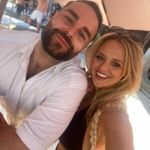 Emily Atack Instagram - Nothing will ever be as fun as meeting your friends at the airport, reeking of fake tan, everyone hysterical, lying to yourself that you’ll go and buy a nice book. Instead, choosing a bott for the journ, then off you pop to have the time of your lives ✈️🏖️🥂🍤🍸☀️🍾