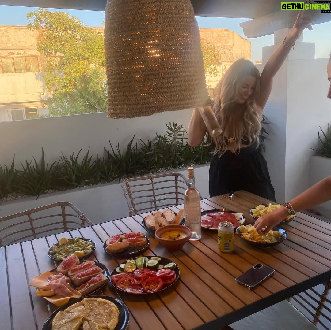 Emily Atack - 35.8K Likes - Nothing will ever be as fun as meeting your friends at the airport, reeking of fake tan, everyone hysterical, lying to yourself that you’ll go and buy a nice book. Instead, choosing a bott for the journ, then off you pop to have the time of your lives ✈️🏖️🥂🍤🍸☀️🍾