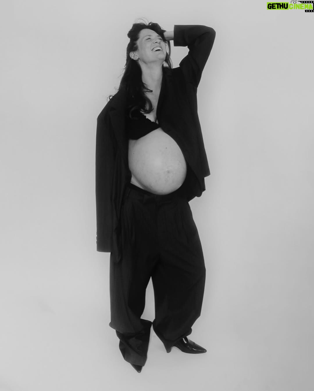 Emily Cox - 16K Likes - Spoiler alert: 
the bump turned into a now 5-month-old baby boy who’s stealing the show and my heart ❤

Being a mom has been the most incredible experience up until now. What a miracle!
I’m so excited to finally share this with you and for everything this new chapter will bring ✨✨✨

📷 @hannafasching