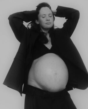 Emily Cox Instagram - Spoiler alert: 
the bump turned into a now 5-month-old baby boy who’s stealing the show and my heart ❤

Being a mom has been the most incredible experience up until now. What a miracle!
I’m so excited to finally share this with you and for everything this new chapter will bring ✨✨✨

📷 @hannafasching