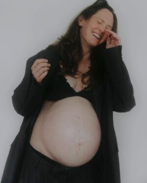 Emily Cox Instagram - Spoiler alert: 
the bump turned into a now 5-month-old baby boy who’s stealing the show and my heart ❤

Being a mom has been the most incredible experience up until now. What a miracle!
I’m so excited to finally share this with you and for everything this new chapter will bring ✨✨✨

📷 @hannafasching